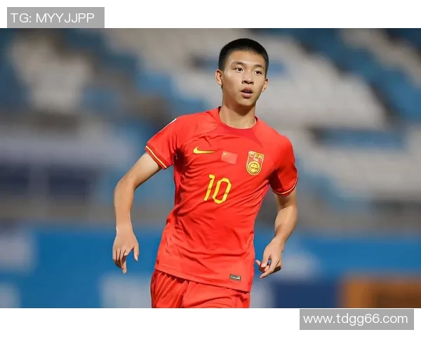 岁月不改热爱老年球星绿茵再展足球风采