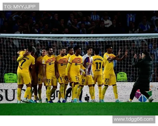 齐耶赫精彩瞬间:足球场上技艺非凡的天才球员形象展示 齐耶赫精彩瞬间:足球场上技艺非凡的天才球员形象展示